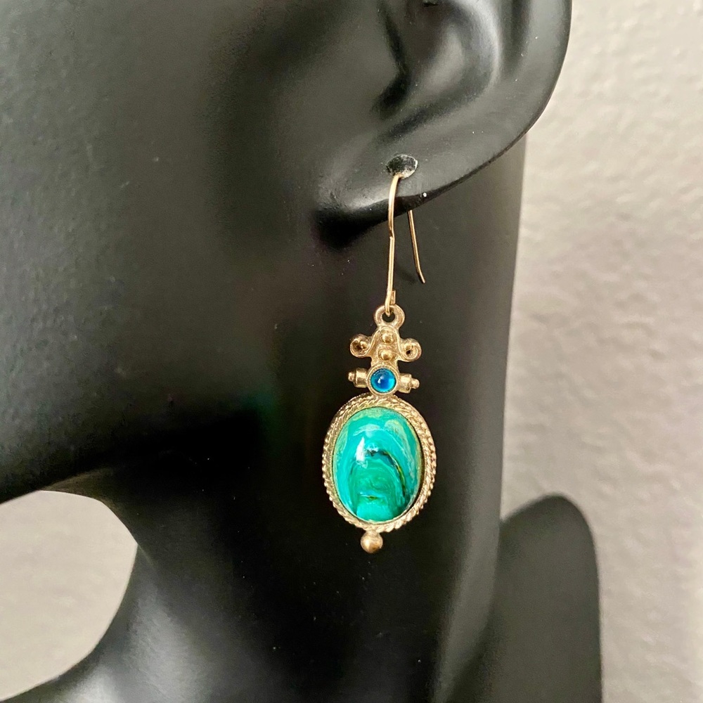 Pretty dangle Earrings - Picture 2 of 3